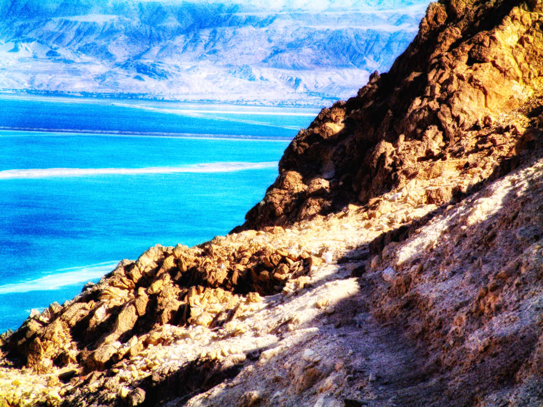 А там в дали Мертвое море