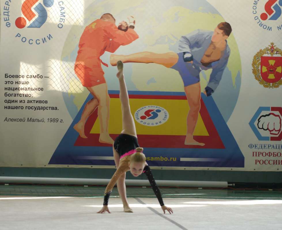 Юная гимнастка