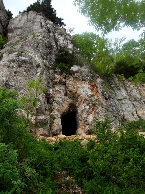 Таинственная пещера