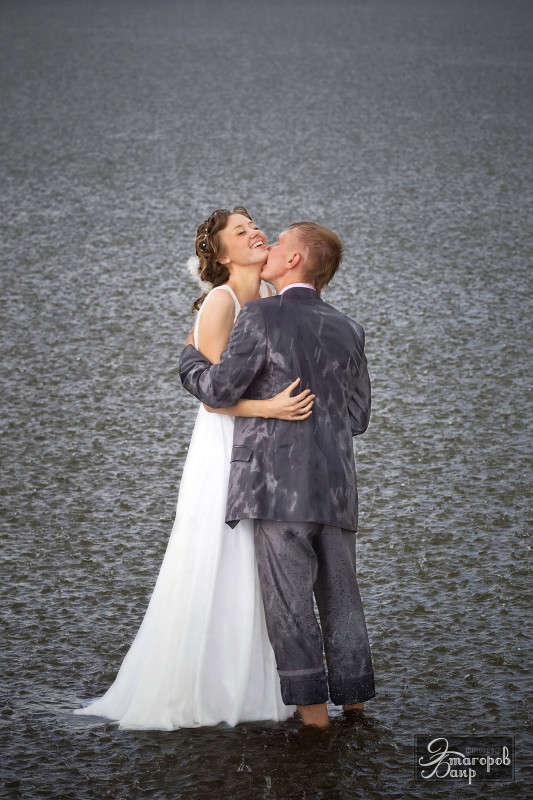 С милым и в воду автор Баир Этагоров на PhotoGeek.ru #Свадебная фотография