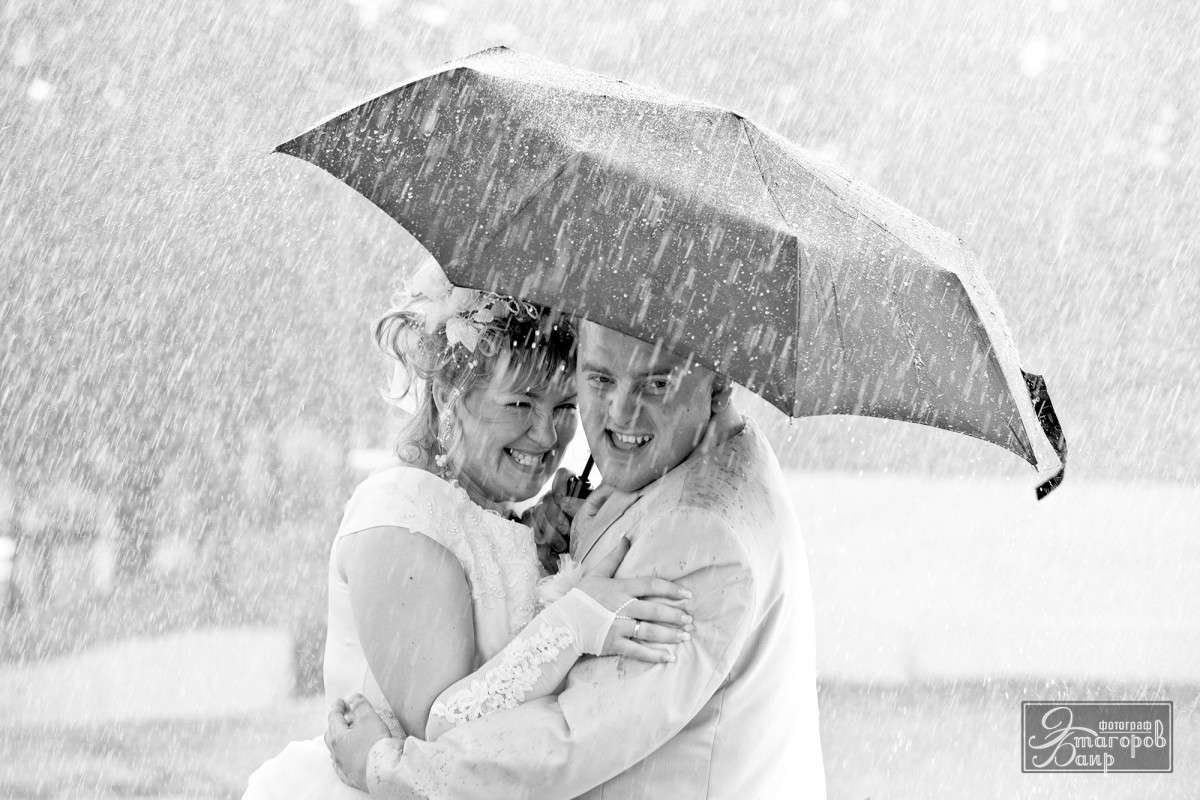 С милым рай и под зонтиком автор Баир Этагоров на PhotoGeek.ru #Свадебная фотография