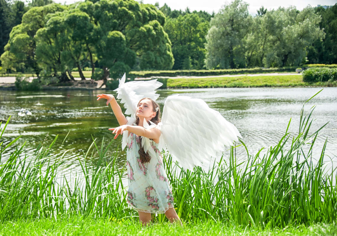 Юный ангел автор  Филипп  Махов на PhotoGeek.ru #Портрет #Ангел #Девочка #Зелень #Крылья ангела #Листва #Обработка фотографий #Озеро #Пейзаж #Постановочное фото #Природа #Рhotoshop #Творчество #Фотомодель #Фотосессия