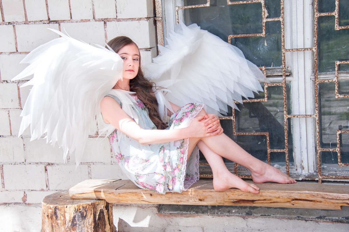 Ангел у окна автор  Филипп  Махов на PhotoGeek.ru #Ангел #Девочка #Крылья ангела #Окно с решоткой #Рhotoshop #Творчество #Фотомодель #Фотосессия