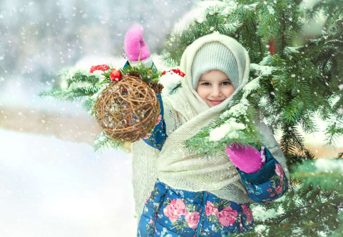 У ёлочки автор  Филипп  Махов на PhotoGeek.ru #Волшебство #Девочка #Дети #Зима #Новый год #Пейзаж #Постановочное фото #Праздник #Радость #Рождество #Снег #Творчество #Фотосессия #Художественная обработка