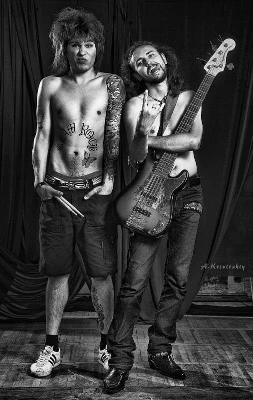 Musician - determining a noun. Man, to-ing is engaged in playing a musical instrument. ����� ��������� ��������� �� PhotoGeek.ru #<font><font>�������</font></font>