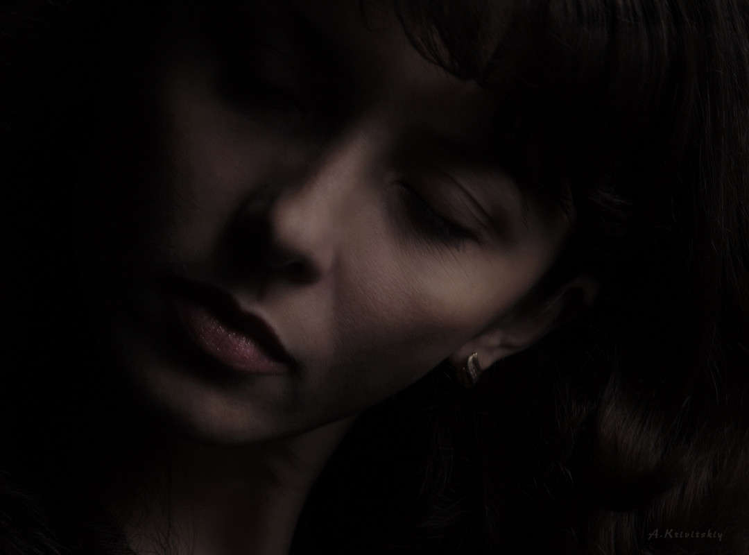 Photo Portrait in low-key - "Low key" in art. ����� ��������� ��������� �� PhotoGeek.ru #<font><font>�������</font></font>