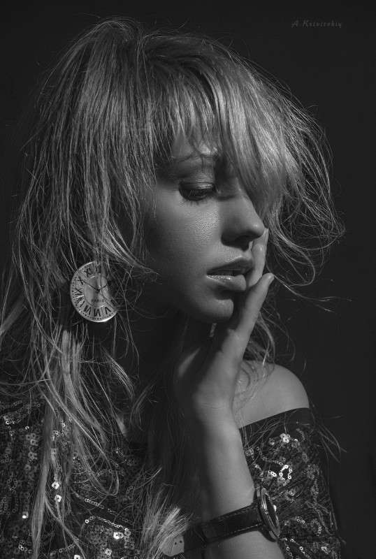 An intriguing portrait. ����� ��������� ��������� �� PhotoGeek.ru #<font><font>�������</font></font>