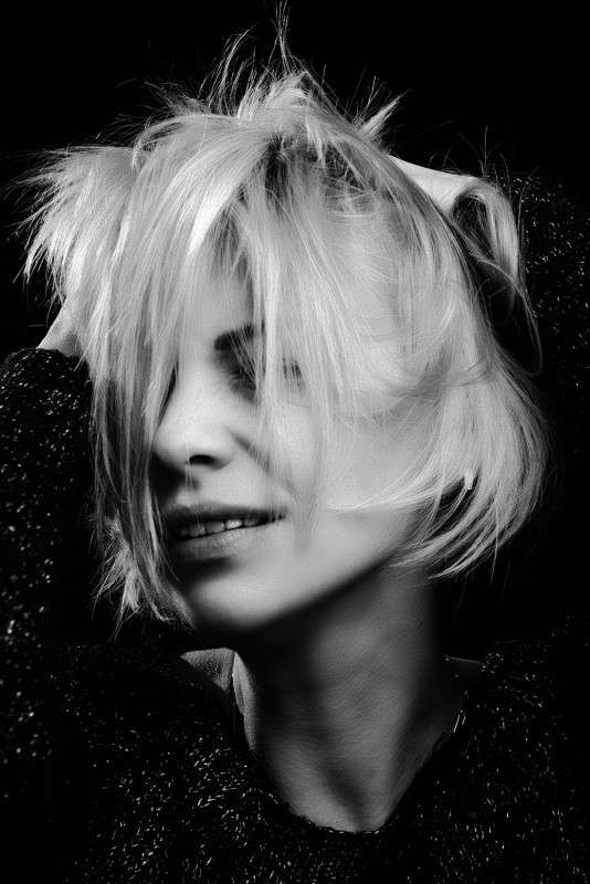 Spontaneous portrait of a girl. ����� ��������� ��������� �� PhotoGeek.ru #������� #������ #�����-�����