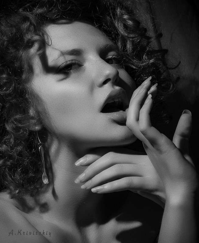 Portrait with shadows. ����� ��������� ��������� �� PhotoGeek.ru #������� #������ #�����-�����