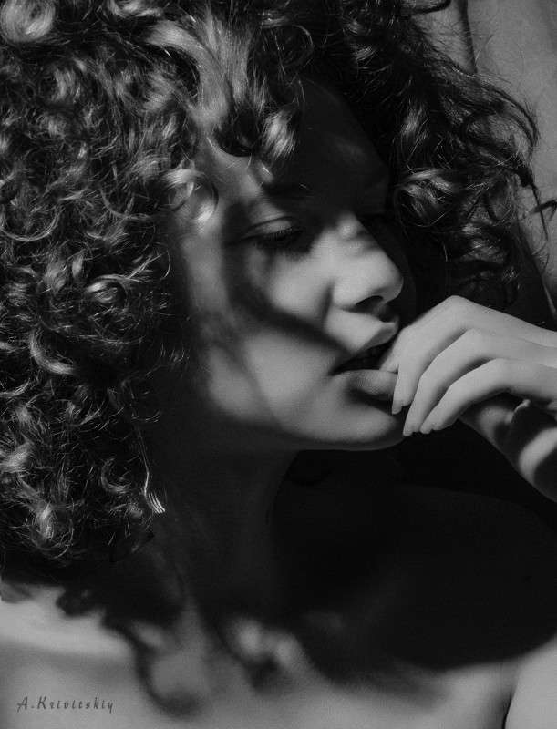 Portrait with shadows. ����� ��������� ��������� �� PhotoGeek.ru #������� #������ #�����-�����