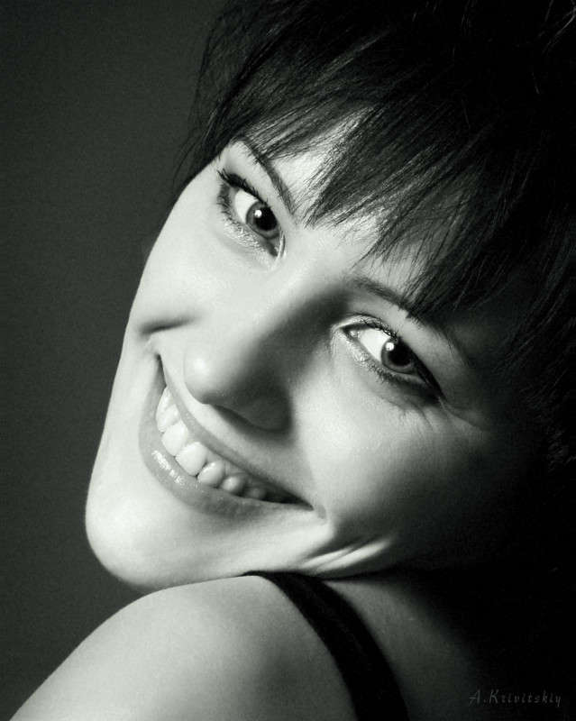 Girl with a smile. ����� ��������� ��������� �� PhotoGeek.ru #<font><font>�������</font></font>