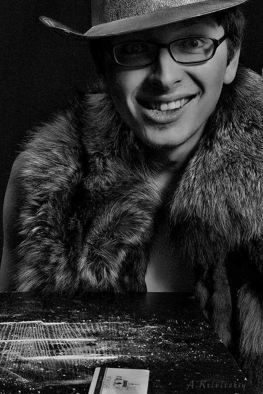 ���������� �������� �������� � ����� ��������� ���������. Composition cheerful portrait with fur strange animal. ����� ��������� ��������� �� PhotoGeek.ru #������� #������ #�����-�����