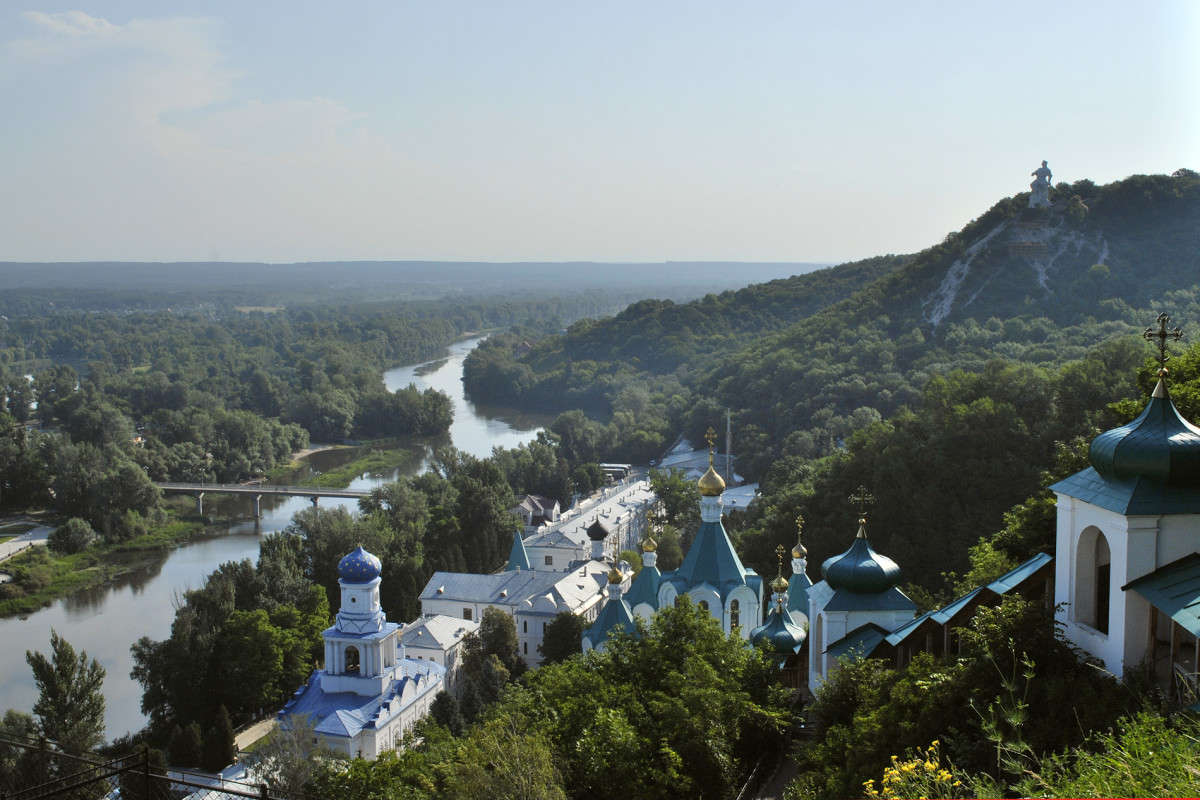 Святогорский монастырь Луга