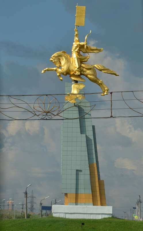 Монумент «Золотой всадник» 