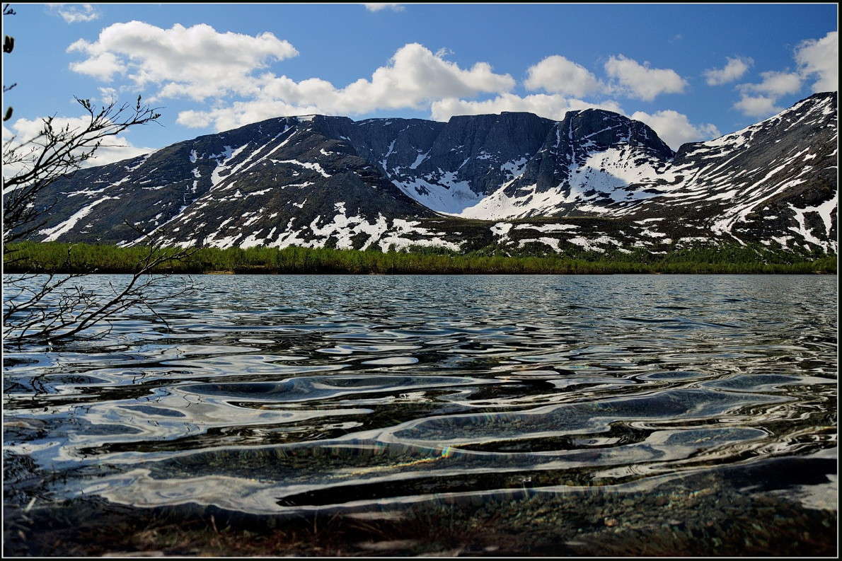 Вода как слеза. автор Александр Максименко на PhotoGeek.ru #Пейзаж или природа #Вода #Заполярье #Лето #Озеро #Север #Хибины