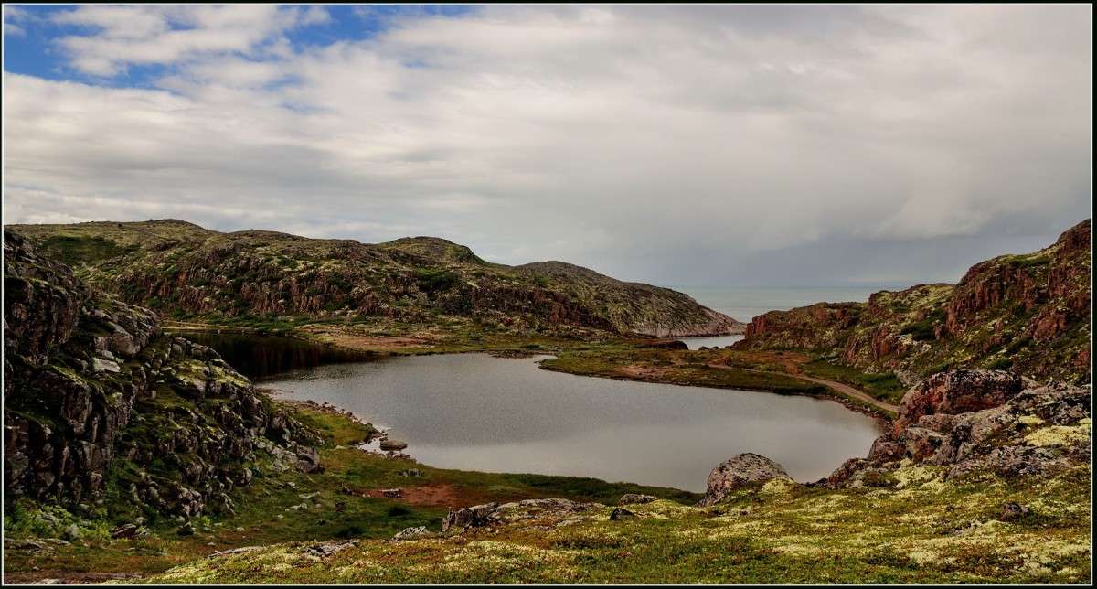 Озеро в сопках. автор Александр Максименко на PhotoGeek.ru #Пейзаж или природа #Заполярье #Север