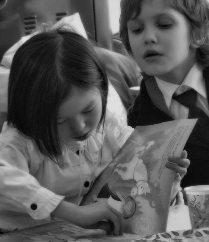 И что она там делает? автор Елена Т. на PhotoGeek.ru #Жанровая фотография #Дети #Непостановочное #Черно-белое #Школа