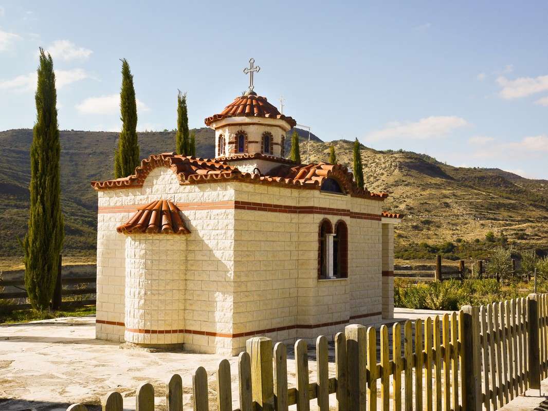Церковь рядом с деревней Аласса. Кипр