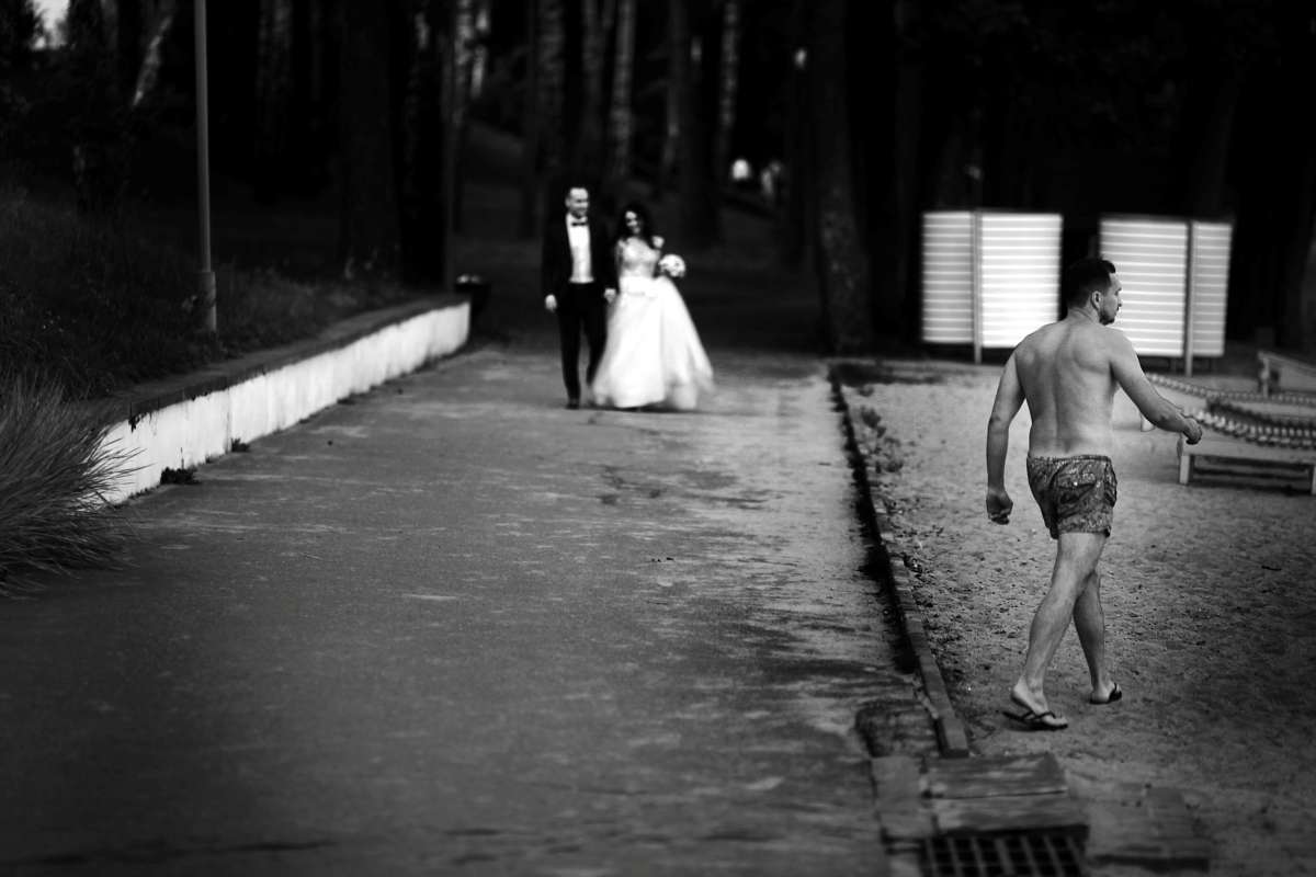 Как-то на пляже... автор Павел Помолейко на PhotoGeek.ru #Свадебная фотография #Pomoleyko.by #Как-то на пляже... #Молодожены #Отдыхающие #Пляж #Помолейко Павел #Фотограф в Витебске Помолейко