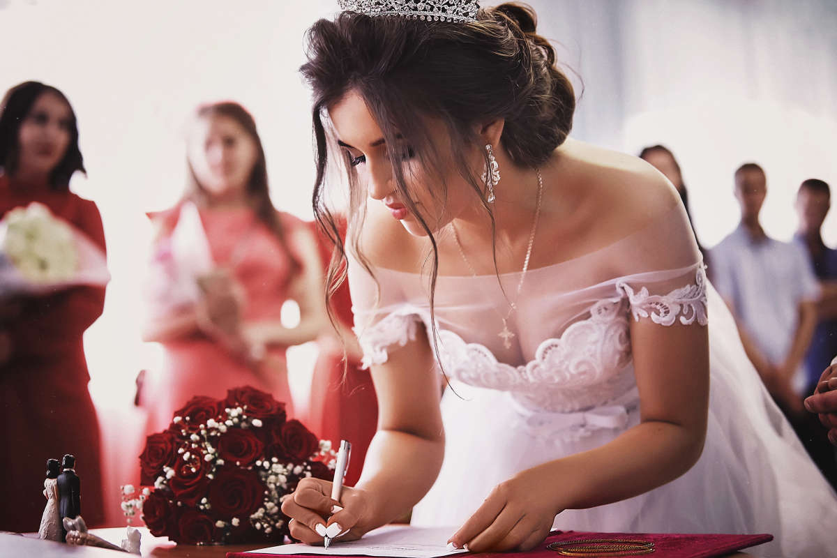 Невеста в загсе автор Любовь Стёпина на PhotoGeek.ru #Семья #Свадебная фото...