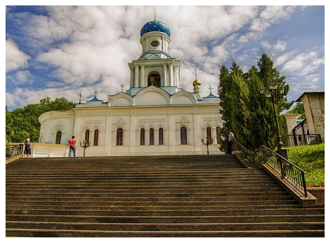 Покровская церковь Святогорской лавры автор Андрей  на PhotoGeek.ru #Пейзаж или природа #Архитектура