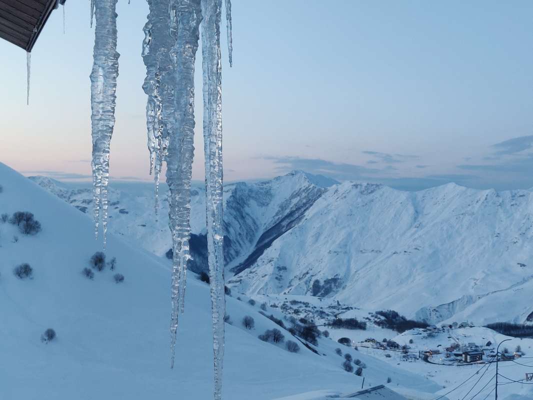 ... автор Ivan Burlutskiy на PhotoGeek.ru #Горы в снегу #Сосулька