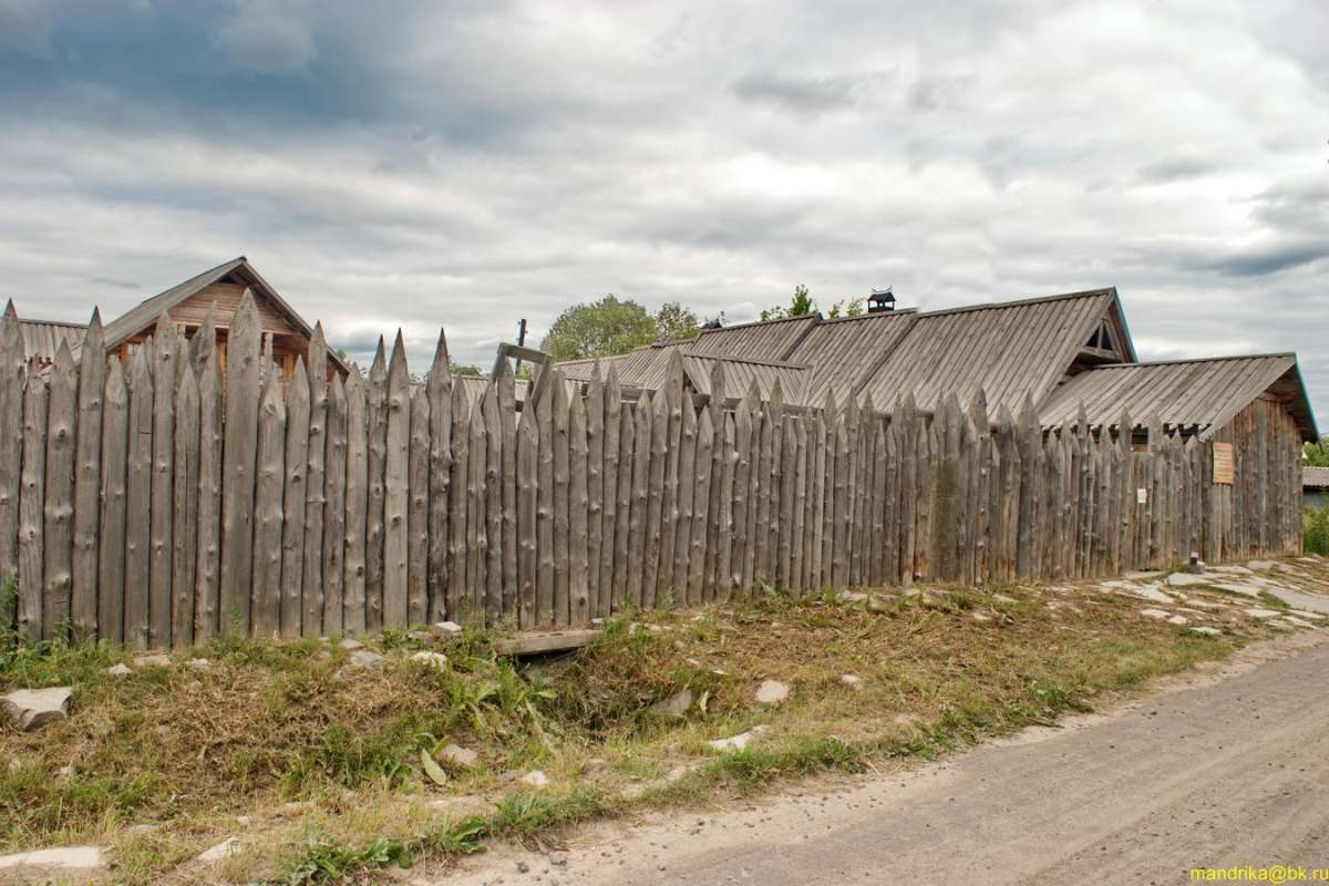 Забор вокркг музея "Стрелецкий острог". автор Aleksandr Mandrika на PhotoGeek.ru #Туризм #Архитектура