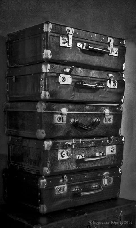 *** автор Юрий  на PhotoGeek.ru #ЧБ #Antiques #Journey #Suitcase #Travel #Антиквариат #Путешествие #Чемоданы #Черно-белое фото #Ыгше