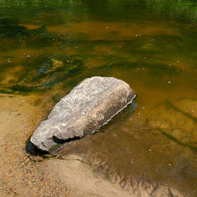 Вода и камень