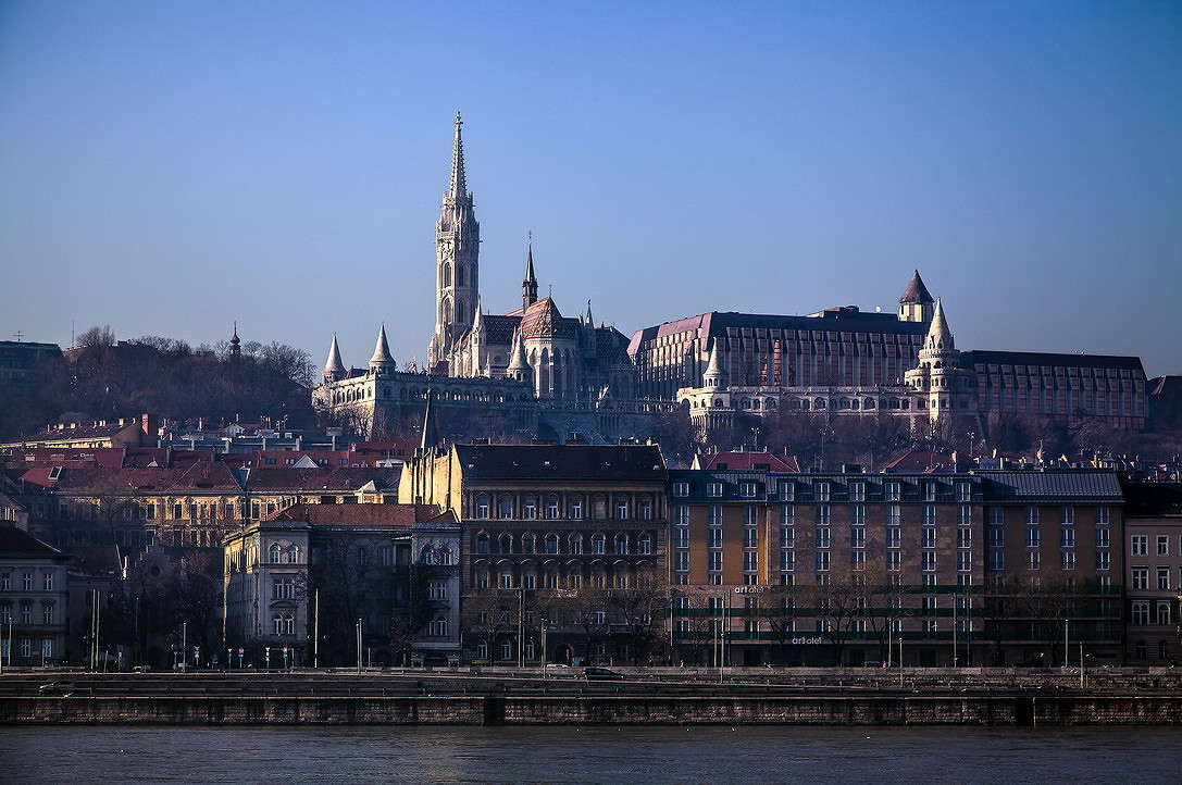 Вид на Рыбацкий бастион - Будапешт, Венгрия. / Вид на Рыбацкий бастион